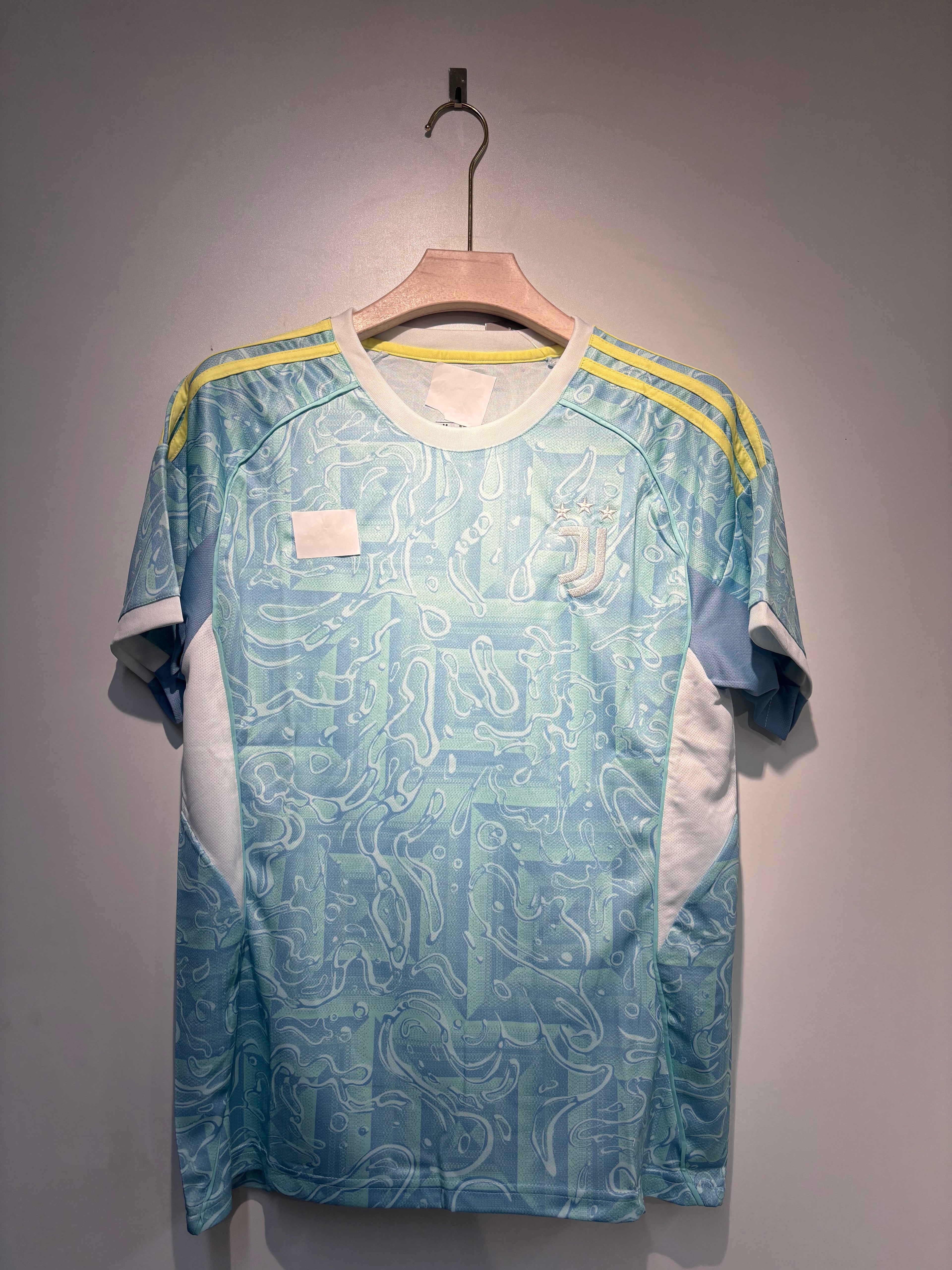 JUVENTES AWAY 2025-26 SEASON KIT