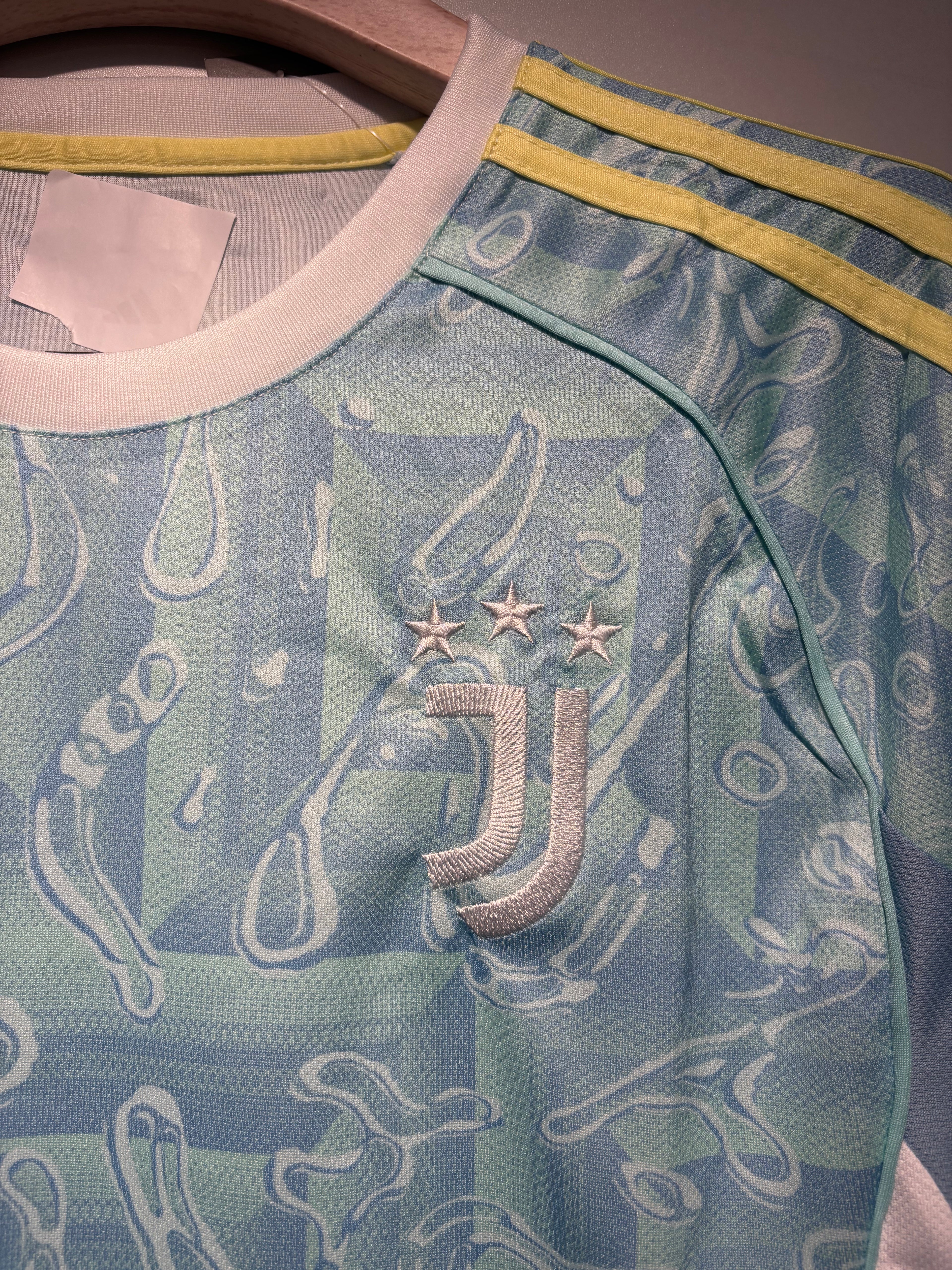 JUVENTES AWAY 2025-26 SEASON KIT