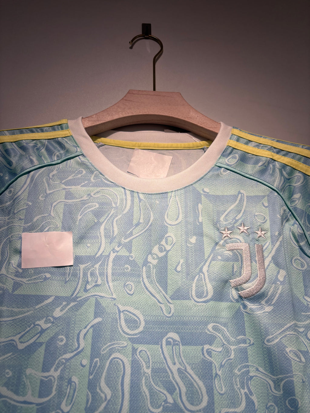 JUVENTES AWAY 2025-26 SEASON KIT