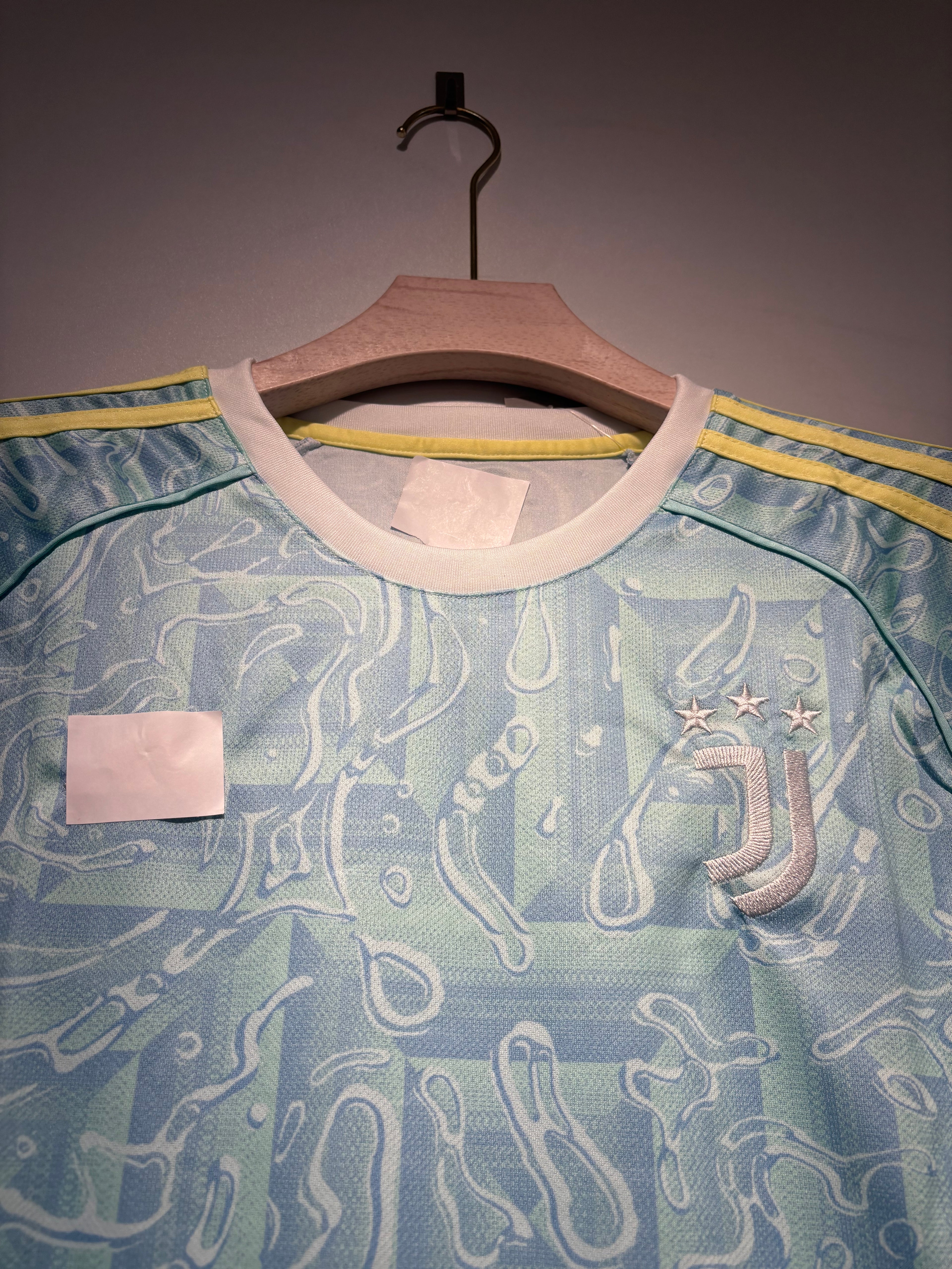 JUVENTES AWAY 2025-26 SEASON KIT